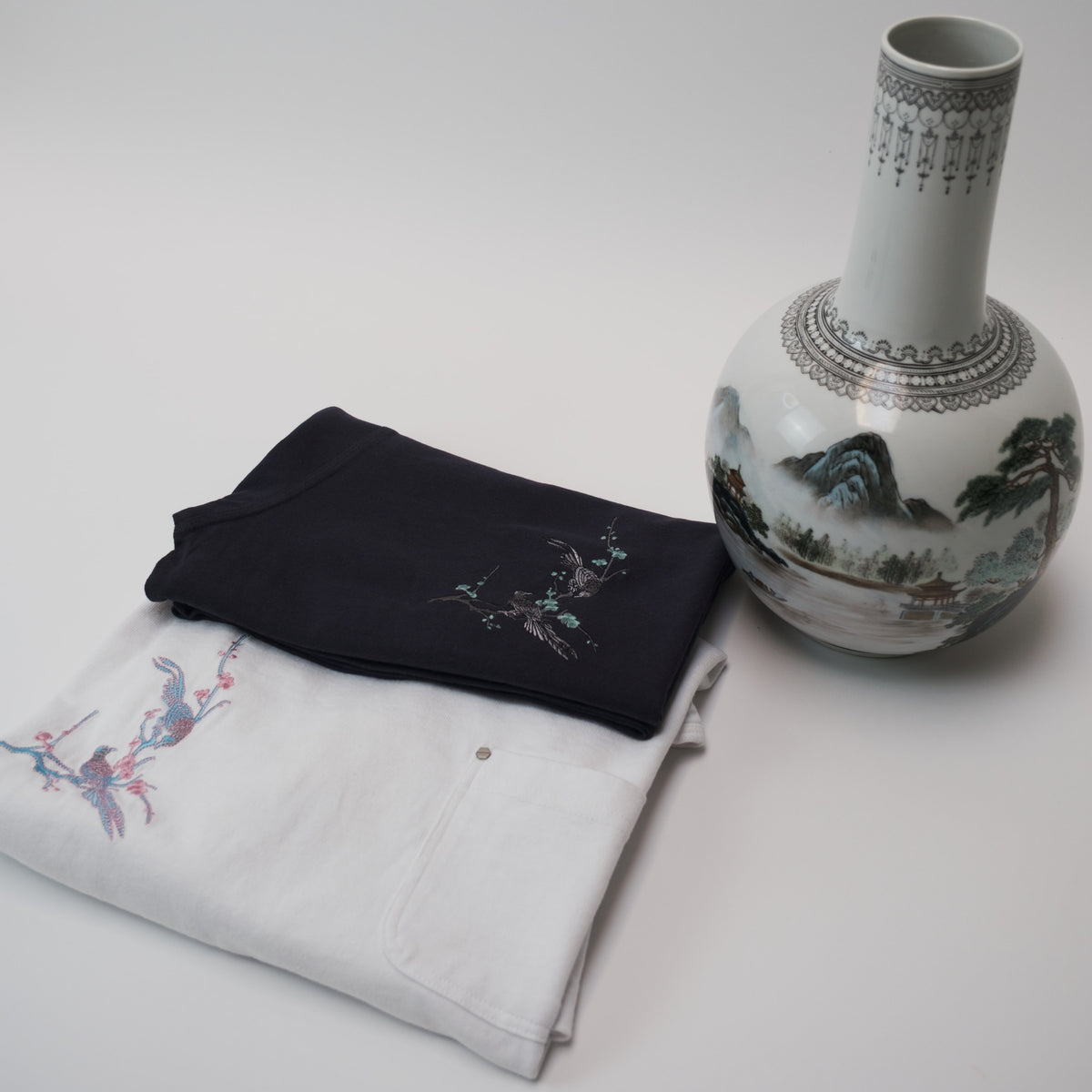 [AR09] Embroidered Linen Cotton Tee